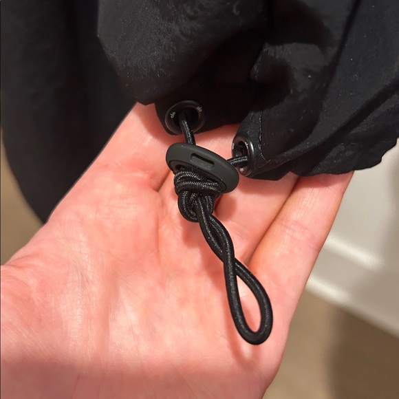 ALO Yoga Cropped 1/4 Zip Alumni Pullover - Picture 5 of 5